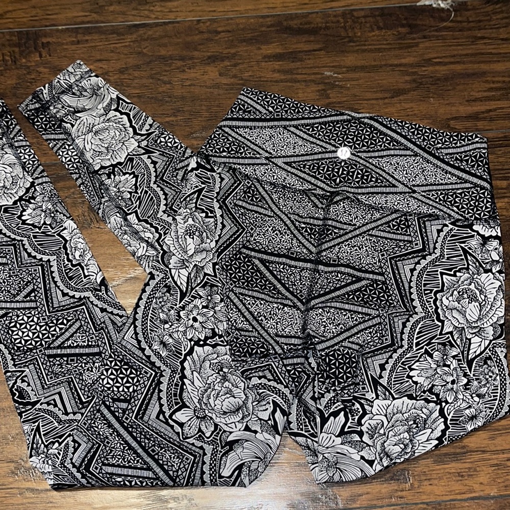 Black and White Pattern Lululemons